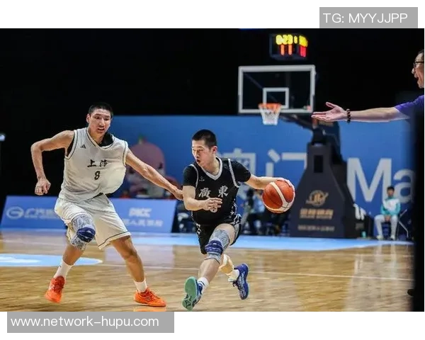 2016年CBA精彩对决上海队迎战青岛队展现篮球魅力与激情碰撞 2016年CBA精彩对决上海队迎战青岛队展现篮球魅力与激情碰撞