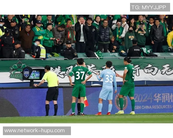 中国香港足球队迎战北京国安全力争胜展现实力与激情的较量 中国香港足球队迎战北京国安全力争胜展现实力与激情的较量